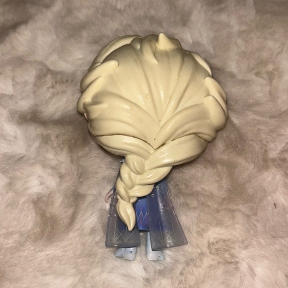 Funko Pop! Elsa Vinyl Figure from Frozen 2 - Picture 2 of 2